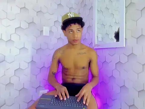 Snapshot of 777_dmz_ chatting on February 7, 1:53 am 777 dmz online show from February 7, 1:53 am