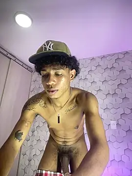 Snapshot of 777_dmz_ chatting on February 13, 8:32 am 777 dmz online show from February 13, 8:32 am