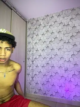 Snapshot of 777_dmz_ chatting on February 14, 12:07 am 777 dmz online show from February 14, 12:07 am