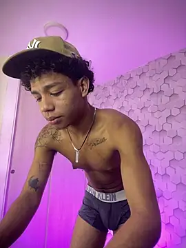 Snapshot of 777_dmz_ chatting on February 21, 5:47 pm 777 dmz online show from February 21, 5:47 pm