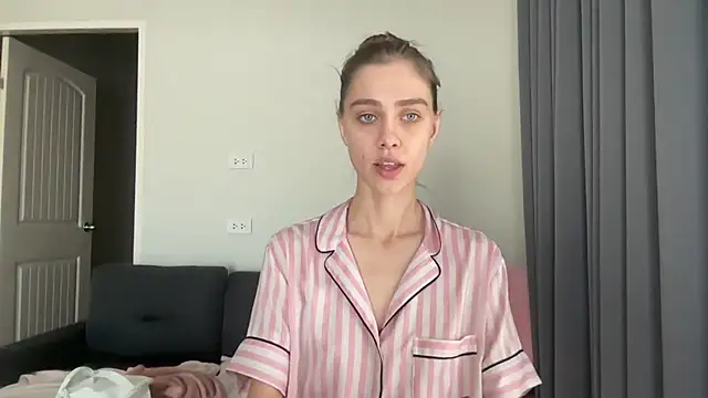 Snapshot of SonyaSweety chatting on February 21, 2:56 am SonyaSweety online show from February 21, 2:56 am