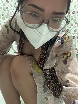 Snapshot of lonely_lunae chatting on February 7, 5:33 am lonely lunae online show from February 7, 5:33 am