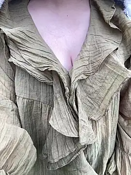 Snapshot of hamoi11 chatting on February 16, 2:51 am hamoi11 online show from February 16, 2:51 am