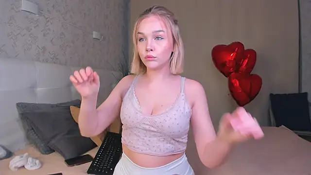 Snapshot of Jenifer_lo chatting on February 17, 9:17 am Jenifer lo online show from February 17, 9:17 am