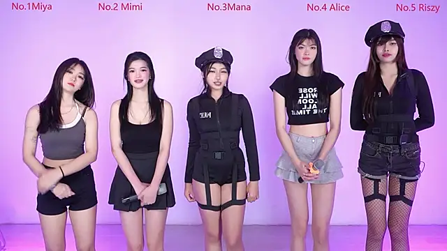 Snapshot of Velvet-girl chatting on February 9, 10:19 am Velvet-girl online show from February 9, 10:19 am