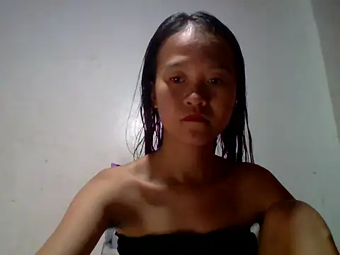 Yourlilpinayy online show from April 16, 12:22 am