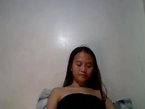 Yourlilpinayy online show from April 18, 11:58 am