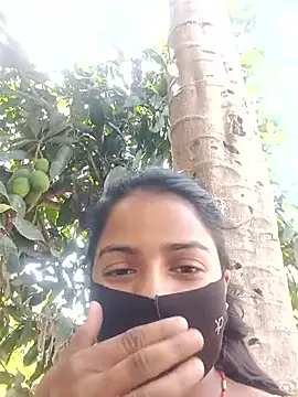 Snapshot of Komal4050 chatting on May 21, 8:43 am Komal4050 online show from May 21, 8:43 am