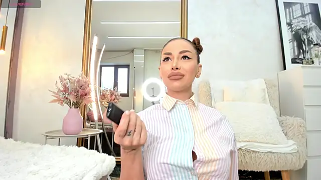 Snapshot of ElinaMoon_ chatting on February 27, 6:57 am ElinaMoon online show from February 27, 6:57 am