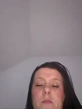 Snapshot of louisa36 chatting on February 8, 9:51 pm louisa36 online show from February 8, 9:51 pm