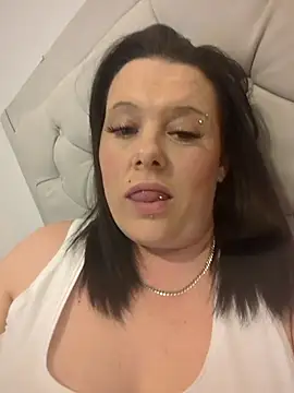 Snapshot of louisa36 chatting on February 9, 10:58 pm louisa36 online show from February 9, 10:58 pm