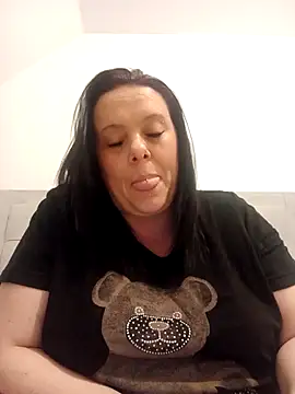 Snapshot of louisa36 chatting on February 28, 2:34 am louisa36 online show from February 28, 2:34 am