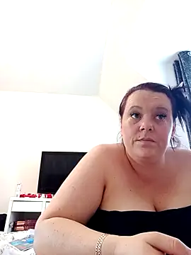 Snapshot of louisa36 chatting on March 2, 9:38 am louisa36 online show from March 2, 9:38 am