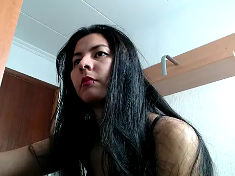 Snapshot of ZeforAitanna chatting on February 10, 11:25 am ZeforAitanna online show from February 10, 11:25 am