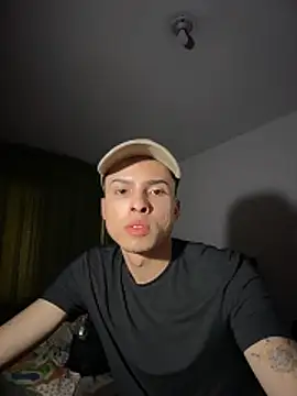 Snapshot of Eros_lee chatting on February 11, 5:18 pm Eros lee online show from February 11, 5:18 pm