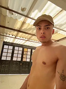 Snapshot of Eros_lee chatting on February 12, 3:40 pm Eros lee online show from February 12, 3:40 pm