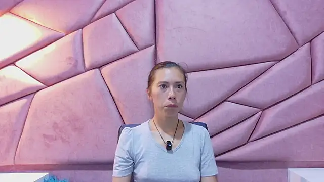 Snapshot of kimberlypink_ chatting on March 2, 11:28 am kimberlypink online show from March 2, 11:28 am