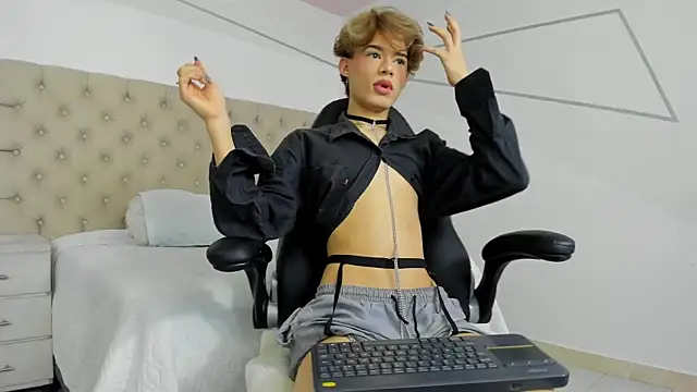 Snapshot of AngelDoll_1 chatting on February 7, 8:34 pm AngelDoll 1 online show from February 7, 8:34 pm