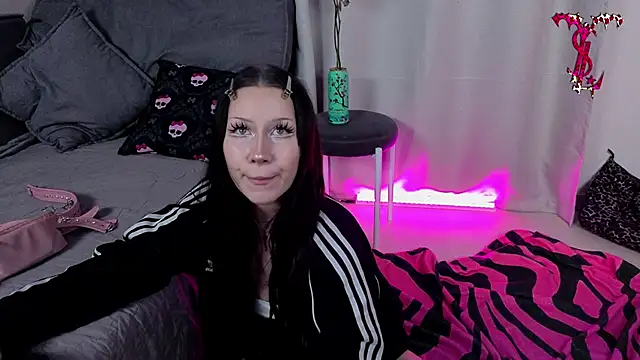 Snapshot of xdigitalxhoe chatting on June 1, 8:43 pm xdigitalxhoe online show from June 1, 8:43 pm