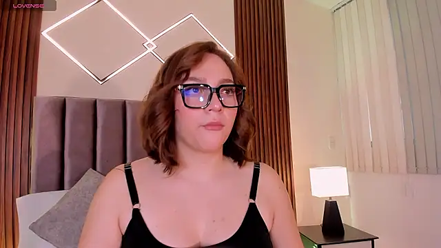 Snapshot of SimonaStar chatting on February 10, 11:58 am SimonaStar online show from February 10, 11:58 am