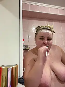 Snapshot of Mommy-girl-Lola chatting on February 17, 9:50 am Mommy-girl-Lola online show from February 17, 9:50 am