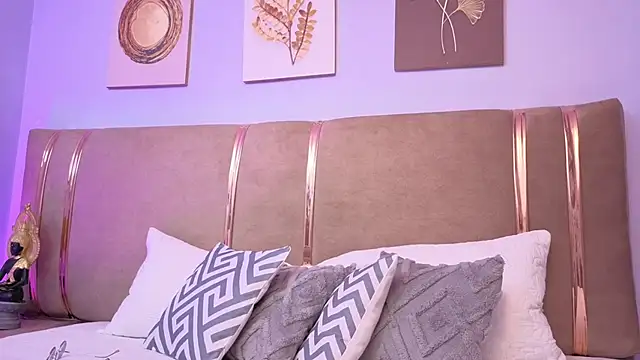 Mia Naive online show from March 18, 12:08 pm