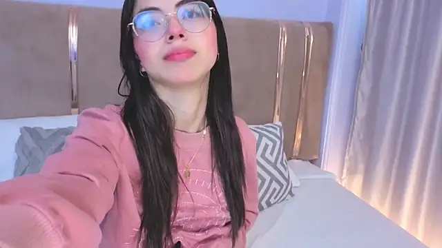 Snapshot of Mia_Naive chatting on June 20, 12:19 pm Mia Naive online show from June 20, 12:19 pm