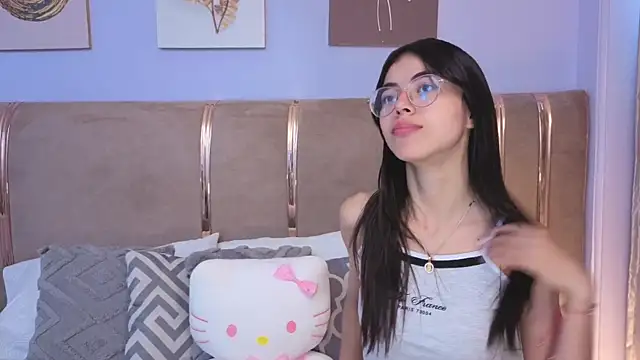 Snapshot of Mia_Naive chatting on July 14, 12:11 pm Mia Naive online show from July 14, 12:11 pm