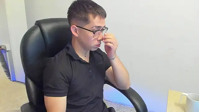 Snapshot of Tommas_Jhonson chatting on February 24, 3:37 am Tommas Jhonson online show from February 24, 3:37 am