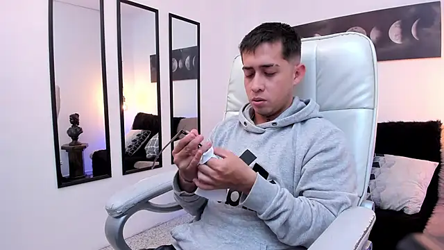 Tommas Jhonson online show from March 4, 1:44 am