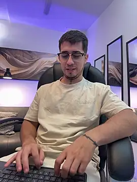 Snapshot of Tommas_Jhonson chatting on June 30, 12:39 pm Tommas Jhonson online show from June 30, 12:39 pm