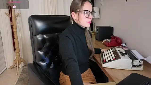 Snapshot of kate_thompson_ chatting on May 2, 11:04 am kate thompson online show from May 2, 11:04 am