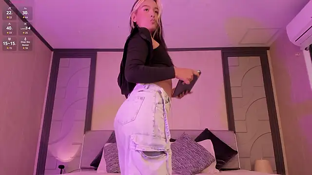 alicee clark  online show from March 22, 12:30 pm