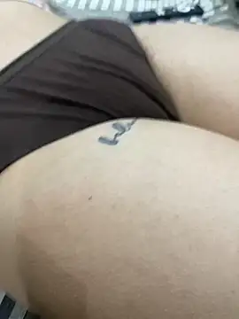 Snapshot of unicornbabe23 chatting on June 3, 2:33 pm unicornbabe23 online show from June 3, 2:33 pm