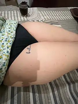 Snapshot of unicornbabe23 chatting on June 19, 8:01 pm unicornbabe23 online show from June 19, 8:01 pm