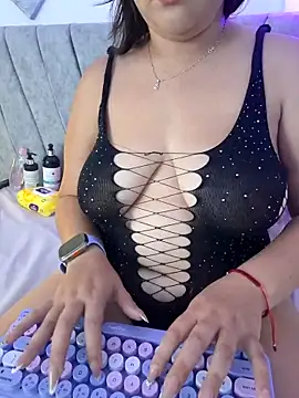 Snapshot of Wild_lilhyy chatting on June 23, 12:41 am Wild lilhyy online show from June 23, 12:41 am