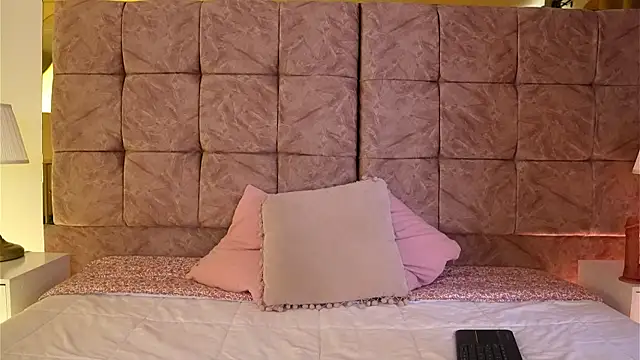 EmmaClark   online show from April 3, 1:20 pm