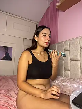 -BabyLuna online show from April 14, 1:06 pm