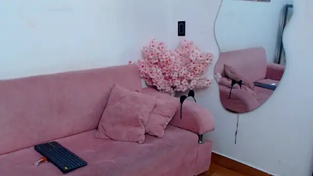 Snapshot of Kitty_f00x chatting on April 30, 8:57 pm Kitty f00x online show from April 30, 8:57 pm