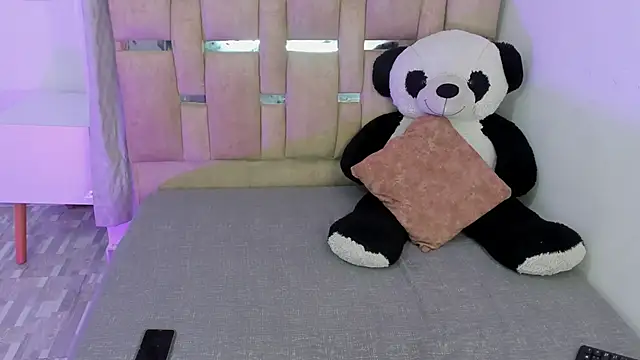 Snapshot of ValentiinaMoon chatting on March 2, 7:43 pm ValentiinaMoon online show from March 2, 7:43 pm