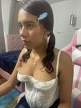 Rylia online show from April 4, 2:03 pm