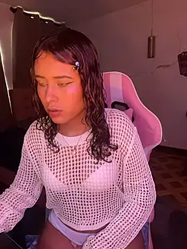 Rylia online show from April 5, 4:15 pm