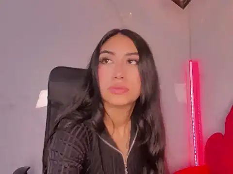 Snapshot of TiffanyDream8 chatting on February 20, 9:48 pm TiffanyDream8 online show from February 20, 9:48 pm