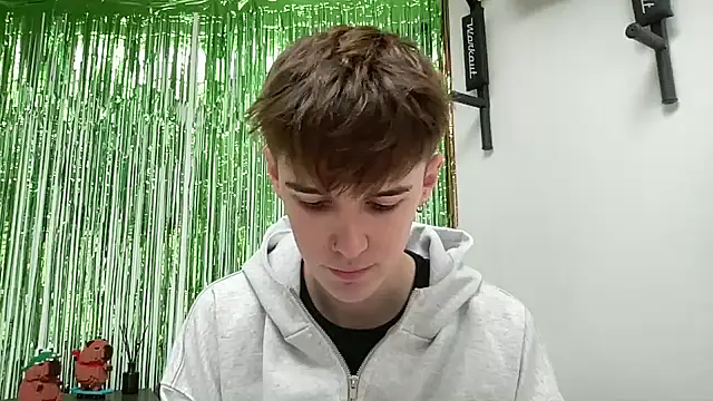 Snapshot of YourMilkyGuy chatting on February 19, 1:29 pm YourMilkyGuy online show from February 19, 1:29 pm