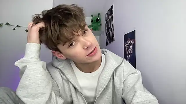 Snapshot of YourMilkyGuy chatting on April 29, 4:44 pm YourMilkyGuy online show from April 29, 4:44 pm