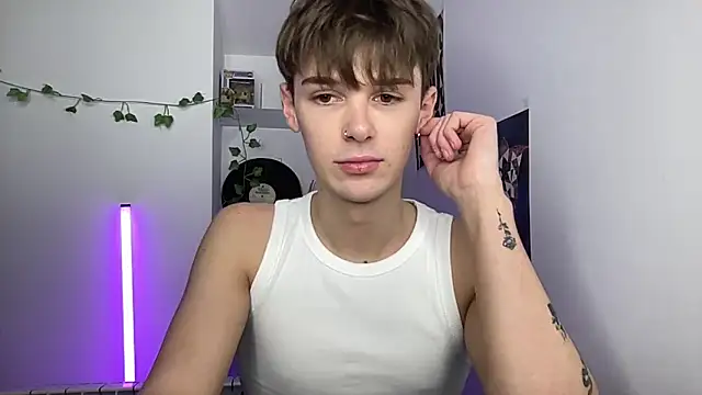 Snapshot of YourMilkyGuy chatting on April 29, 5:30 pm YourMilkyGuy online show from April 29, 5:30 pm