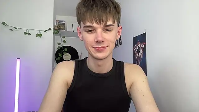 Snapshot of YourMilkyGuy chatting on May 11, 3:18 pm YourMilkyGuy online show from May 11, 3:18 pm