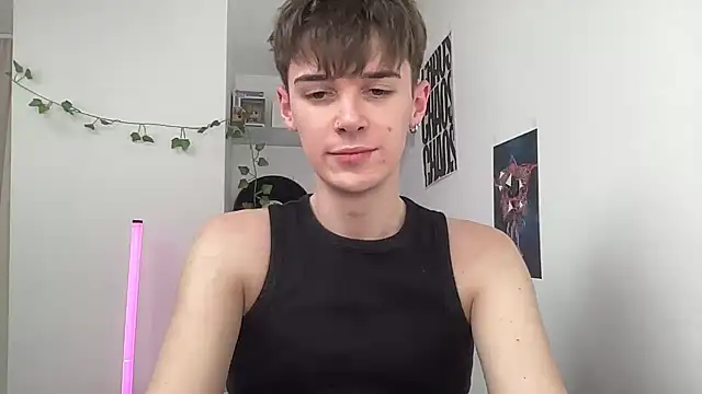 Snapshot of YourMilkyGuy chatting on June 1, 1:35 pm YourMilkyGuy online show from June 1, 1:35 pm