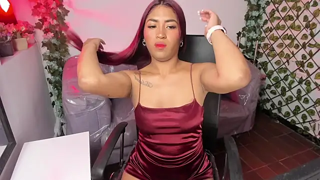 Snapshot of ChloeLombardi_ chatting on June 11, 2:04 pm ChloeLombardi online show from June 11, 2:04 pm