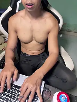 Snapshot of Graymenn chatting on February 23, 3:26 am Graymenn online show from February 23, 3:26 am